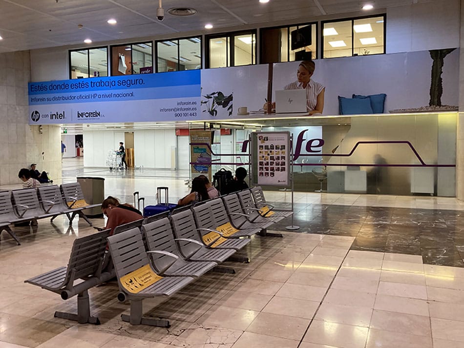 Inforein en la estación de AVE de Barcelona