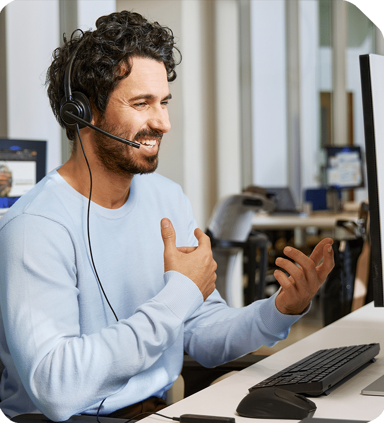 hombre con auriculares